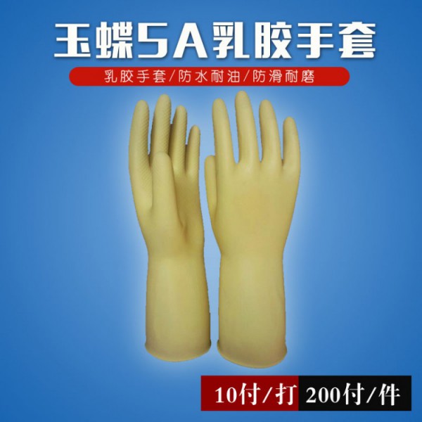 齺